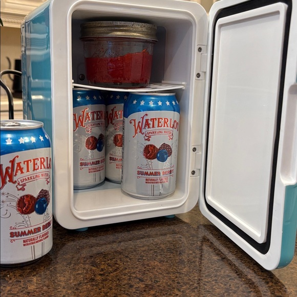 🩵Frigidaire Blue Mini Fridge - Picture 6 of 8